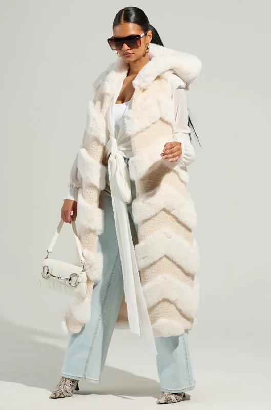 women's coats for boho-chic stylesJEMI MIX MATERIAL FAUX FUR VEST IN IVORY