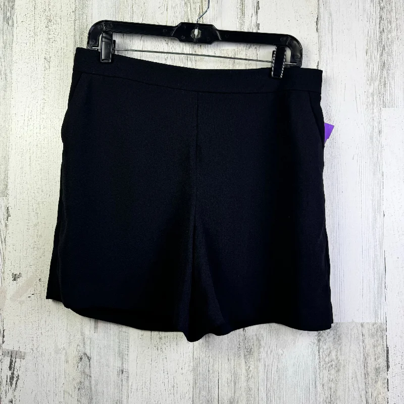 women's checkered shortsBlack Shorts Halo, Size 8