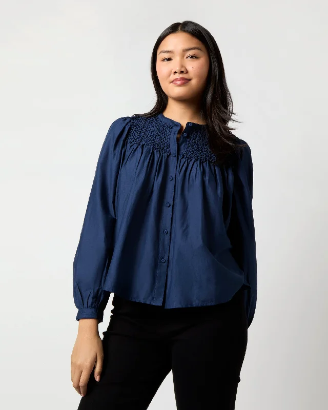 women's tops for those who want to wear pieces that are both functional and fashionableSoffia Blouse in Midnight