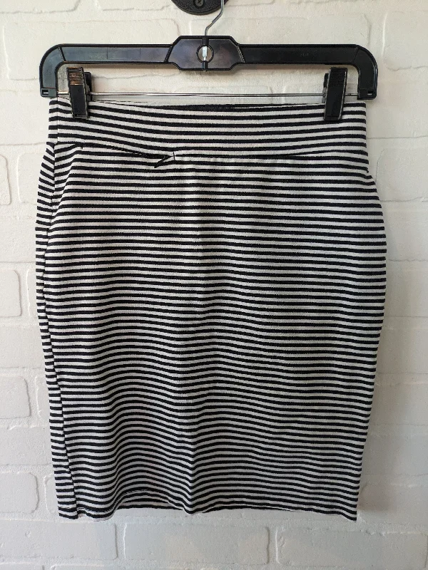 women's fair-trade solid-color skirtsBlack & White Skirt Mini & Short Toad & Co, Size 2