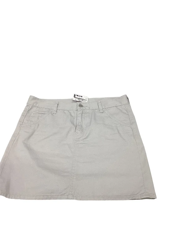 women's adventure-ready evening skirtsGrey Skirt Mini & Short Uniqlo, Size 4