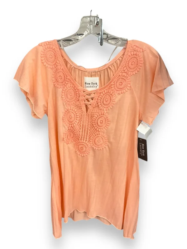 women's tops for those who want to wear pieces that are both functional and fashionableTop 2pc Short Sleeve By New York Laundry In Peach, Size: S