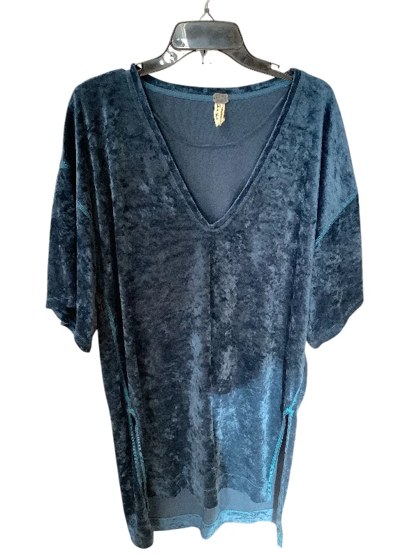 women's tops for those who want to add a pop of color to their outfitsTunic Short Sleeve By Free People In Blue, Size: M